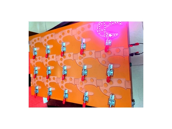 老化治具材料选择与行业应用