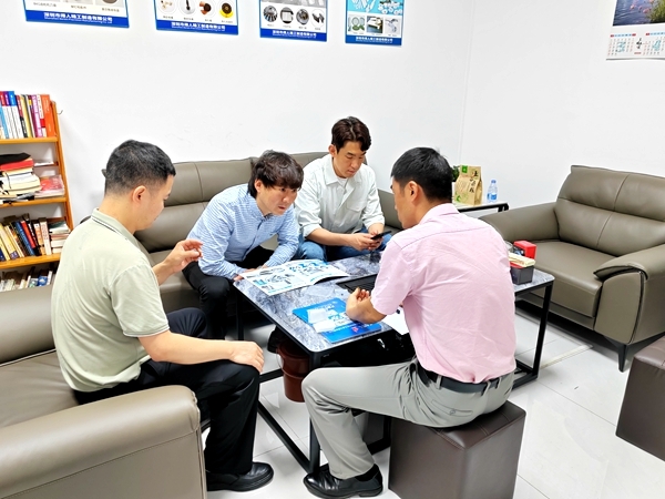 韩国客户到访得人精工，洽谈切割刀片定制加工，双方交流愉快并达成订单合作