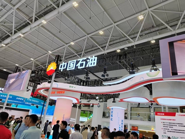 Buyers and sellers at the 2025 Rubber and Plastic Exhibition are surging globally, and DRMFG visited old customers